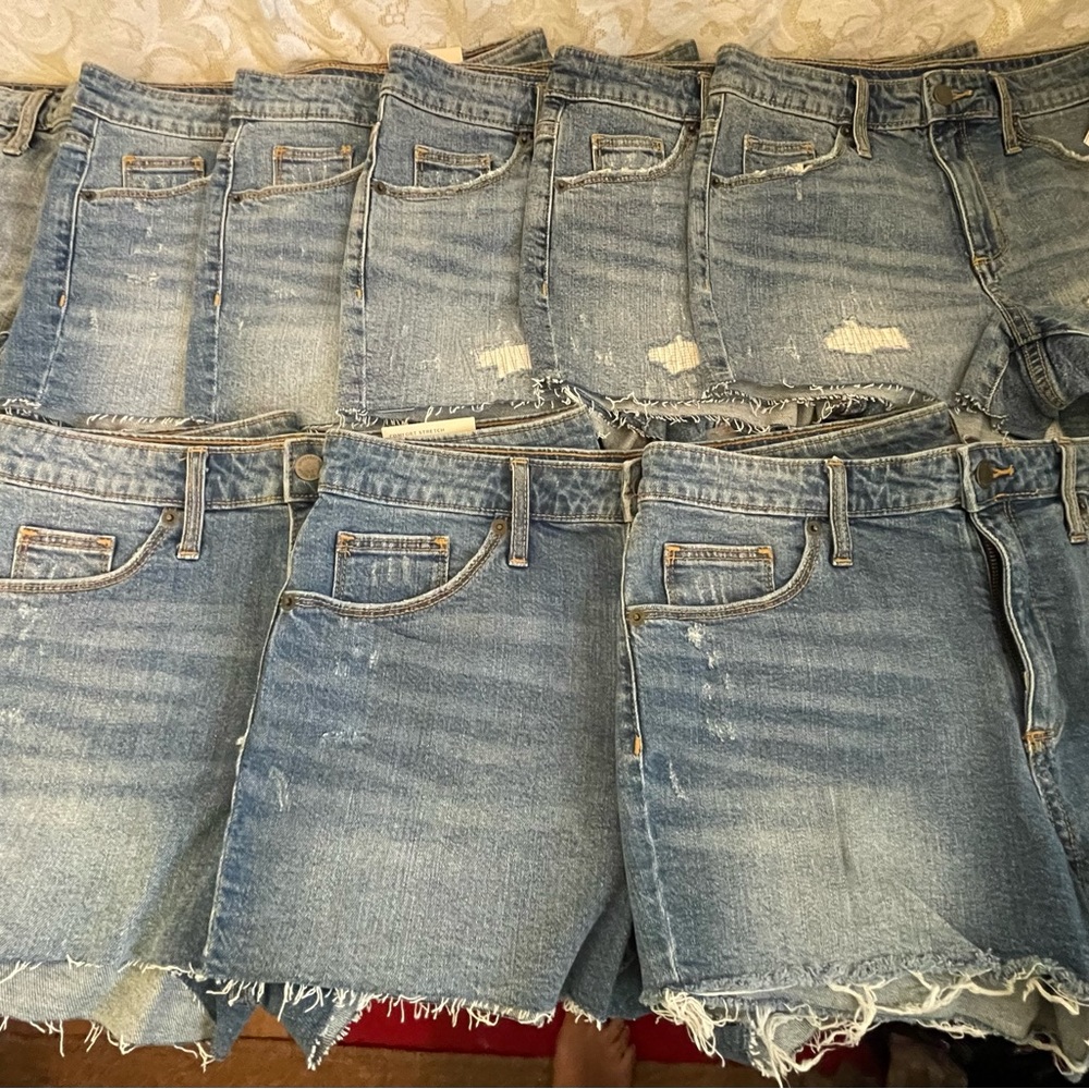 10 brand new 1/2 tags universal thread distressed cut off shorts. Many sizes.